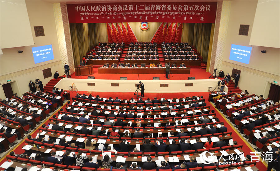 青海省政协十二届五次会议开幕。人民网 杨启红摄